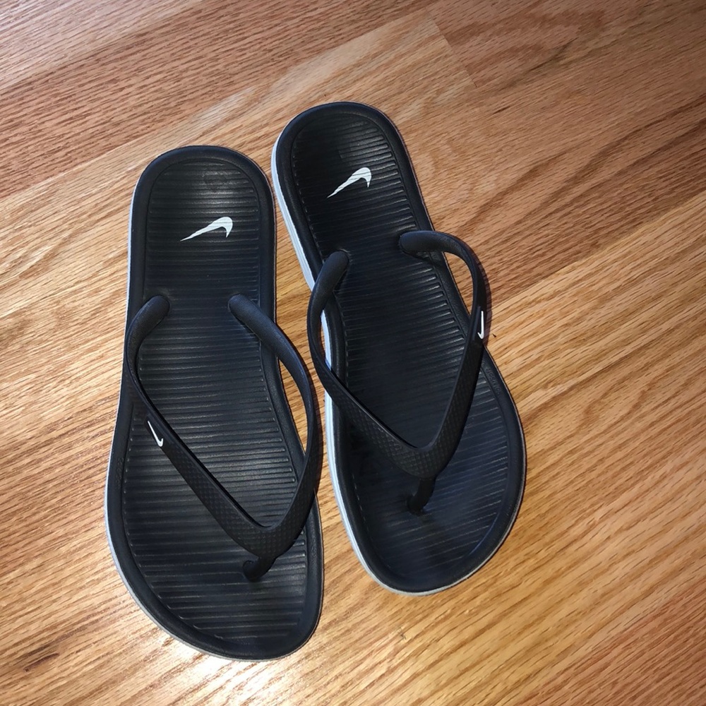 NIKE Flip Flops